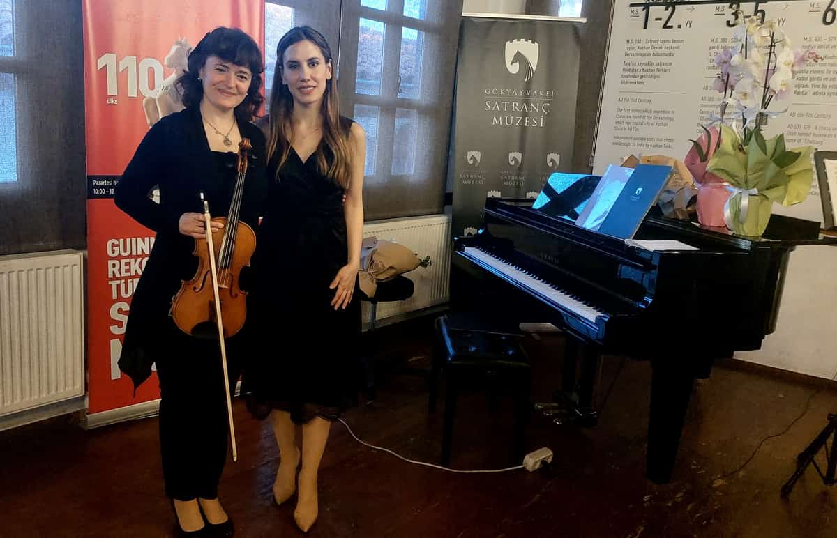 Seda Baykara (keman) – Aylin Uysal Mergen (piyano) Hacettepe Üniversitesi Ankara Devlet Konservatuvarı sanatçıları Kreutzer Sonatı’nı, ölçülü ve derin bir yorumla dinleyiciye taşıdılar.