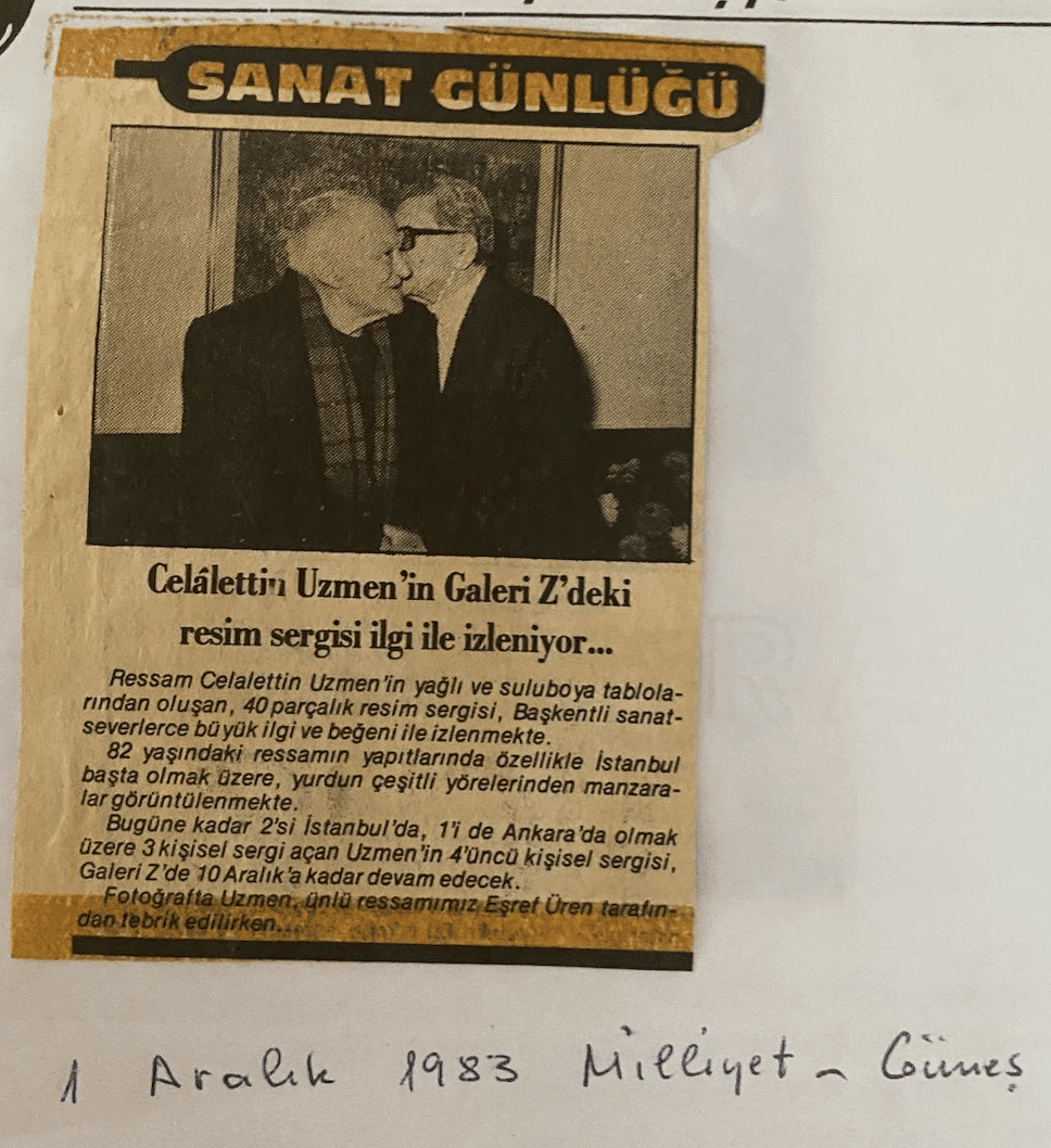 Celalettin Uzmen ile Eşref Üren, Galeri Z’de Uzmen’in 18 Kasım–10 Aralık 1983 tarihleri arasında düzenlenen kişisel resim sergisinde. Dönemin “Sanat Günlüğü” kupürü, Eşref Üren’in dostu Celalettin Uzmen’i sergisi dolayısıyla tebrik ettiği bu anı kayda geçiriyor. Ankara, 1 Aralık 1983.