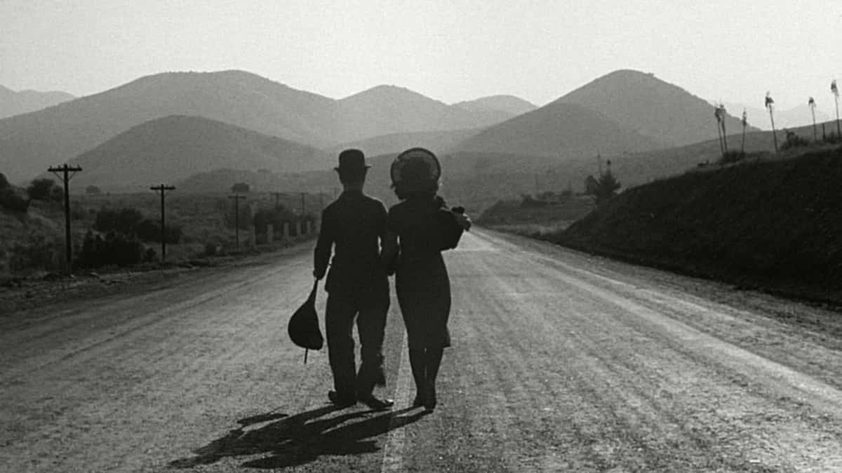 Charlie Chaplin ve Paulette Goddard, Modern Zamanlar (1936). Filmin son sahnesi.