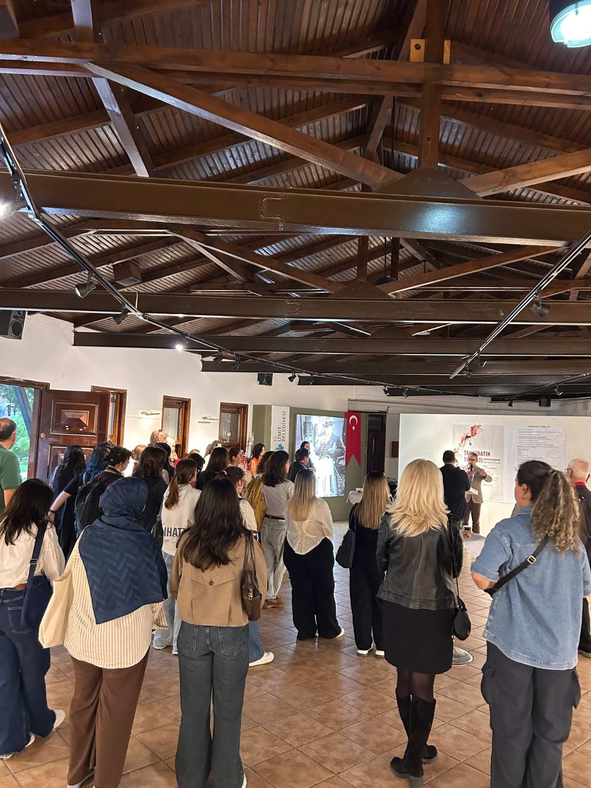 Doğanın izleri, resmin dikişleri: Asuman Daşdemir’in “Tahribatın Tadilatı” sergisi - Görsel 10